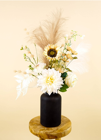 De 'kers op de vaas' is ons Flowerparty boeket! Voor dit kunstbloemen boeket werken wij uitsluitend met de meest exclusieve zijden bloemen van de hoogste kwaliteit.